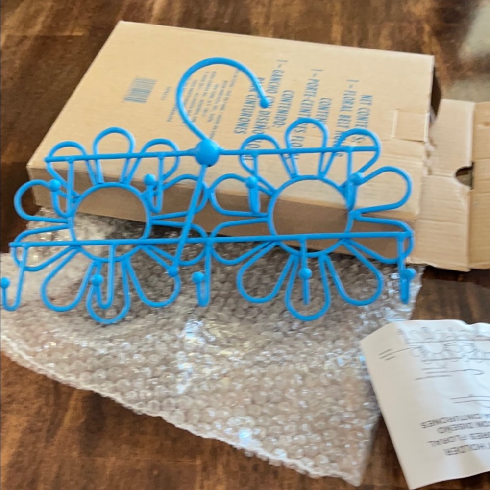 Floral belt holder